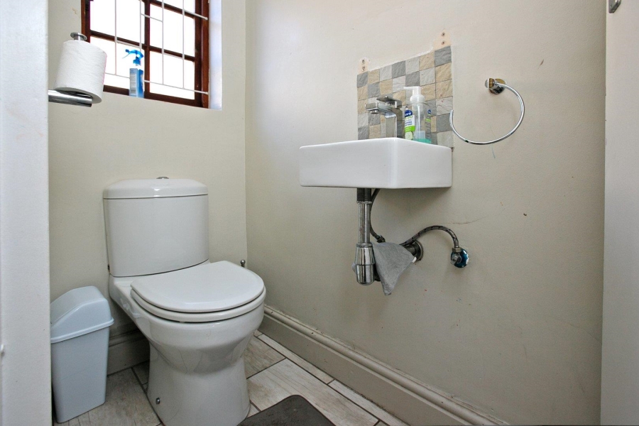 5 Bedroom Property for Sale in Claremont Western Cape